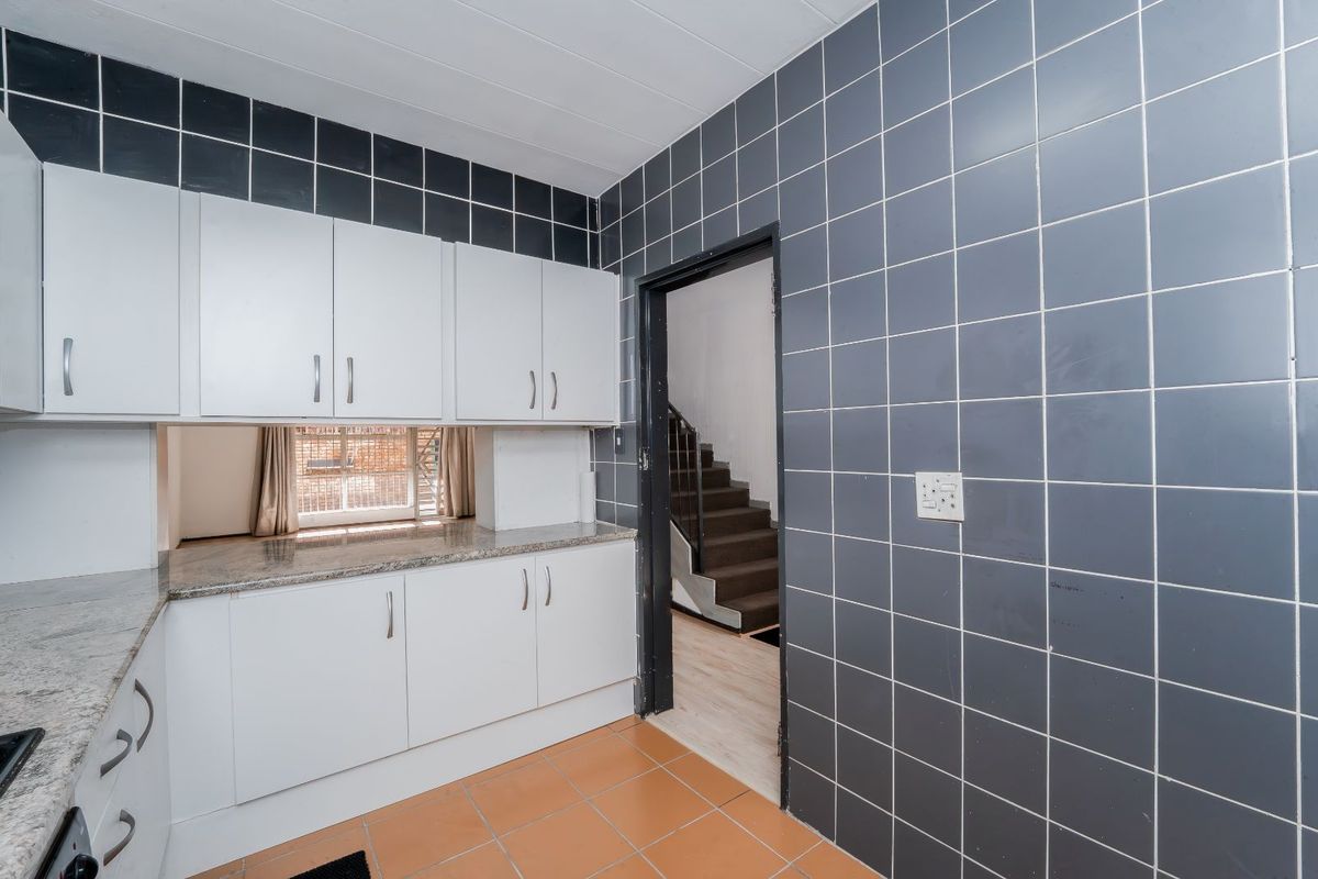Townhouse For Sale in Windsor West - Photo 4