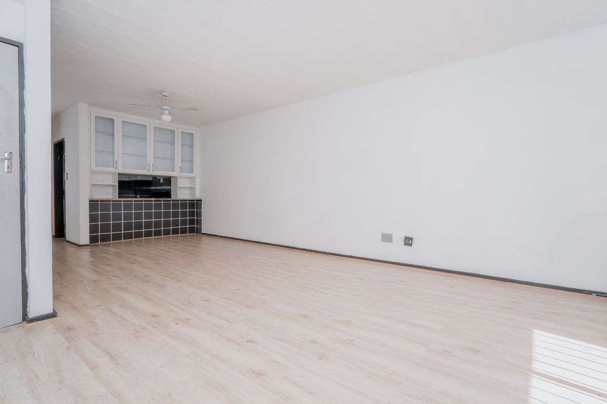 Townhouse For Sale in Windsor West - Photo 2