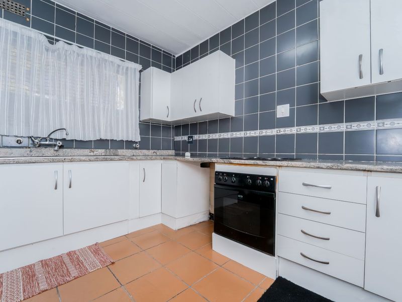Townhouse For Sale in Windsor West - Photo 3