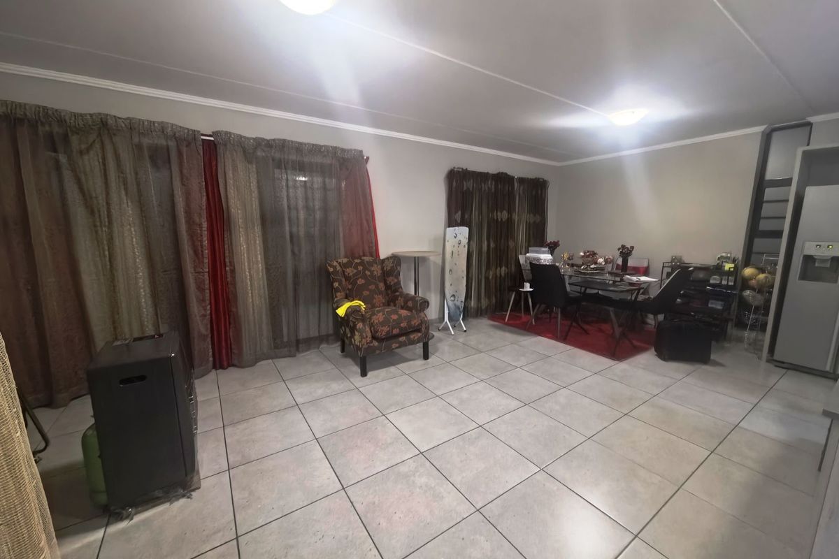 House For Sale in Amberfield - Photo 2