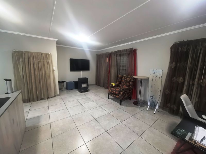 House For Sale in Amberfield - Photo 3