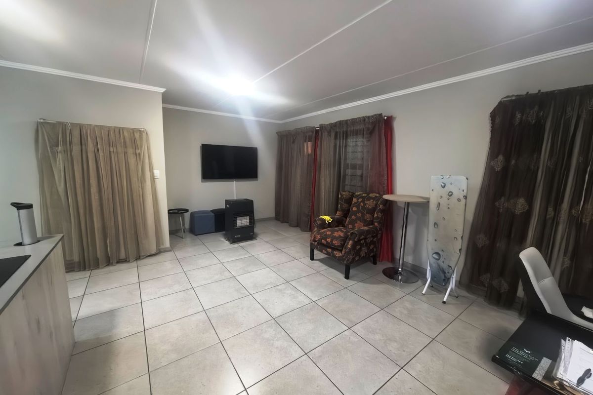 House For Sale in Amberfield - Photo 3