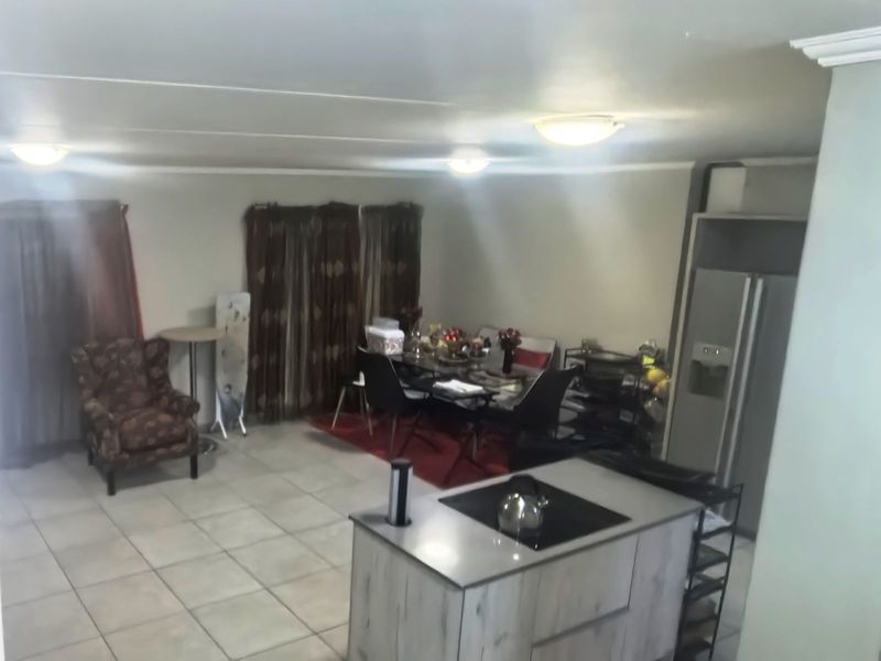 House For Sale in Amberfield - Photo 9