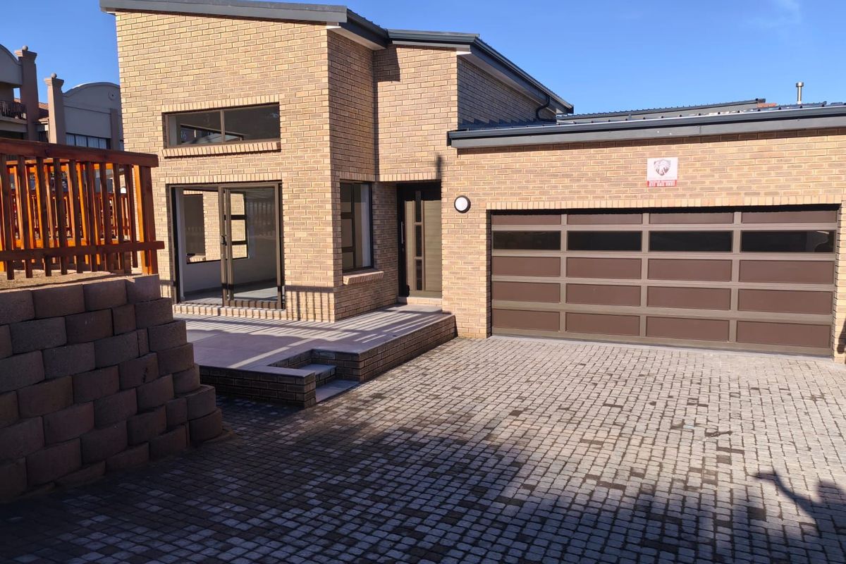 House For Sale in Dana Bay - Photo 2