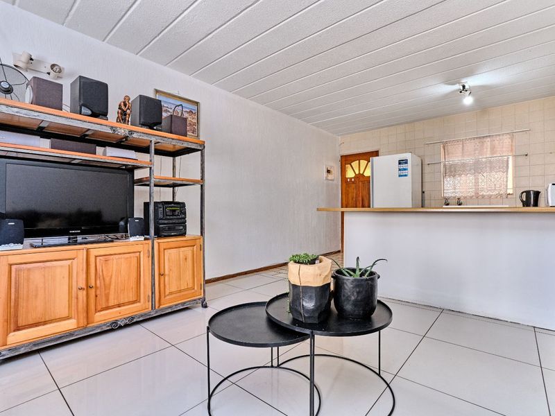 Apartment For Sale in Helderkruin - Photo 2