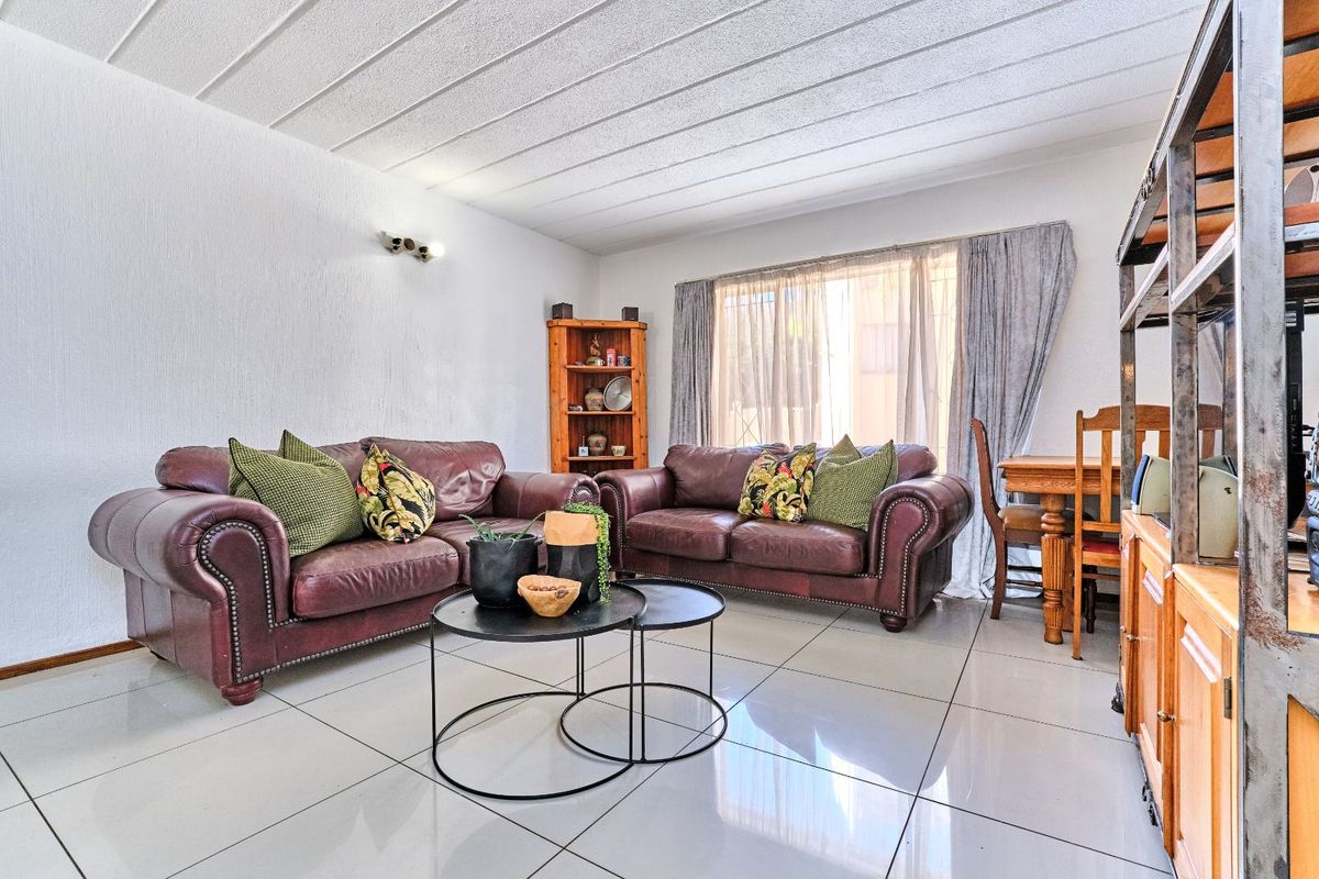 Apartment For Sale in Helderkruin - Photo 3