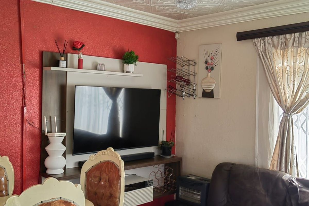 House For Sale in Lotus Gardens - Photo 2