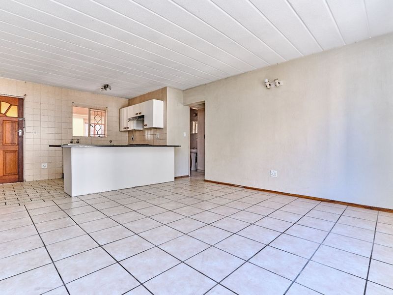 Apartment For Sale in Helderkruin - Photo 5