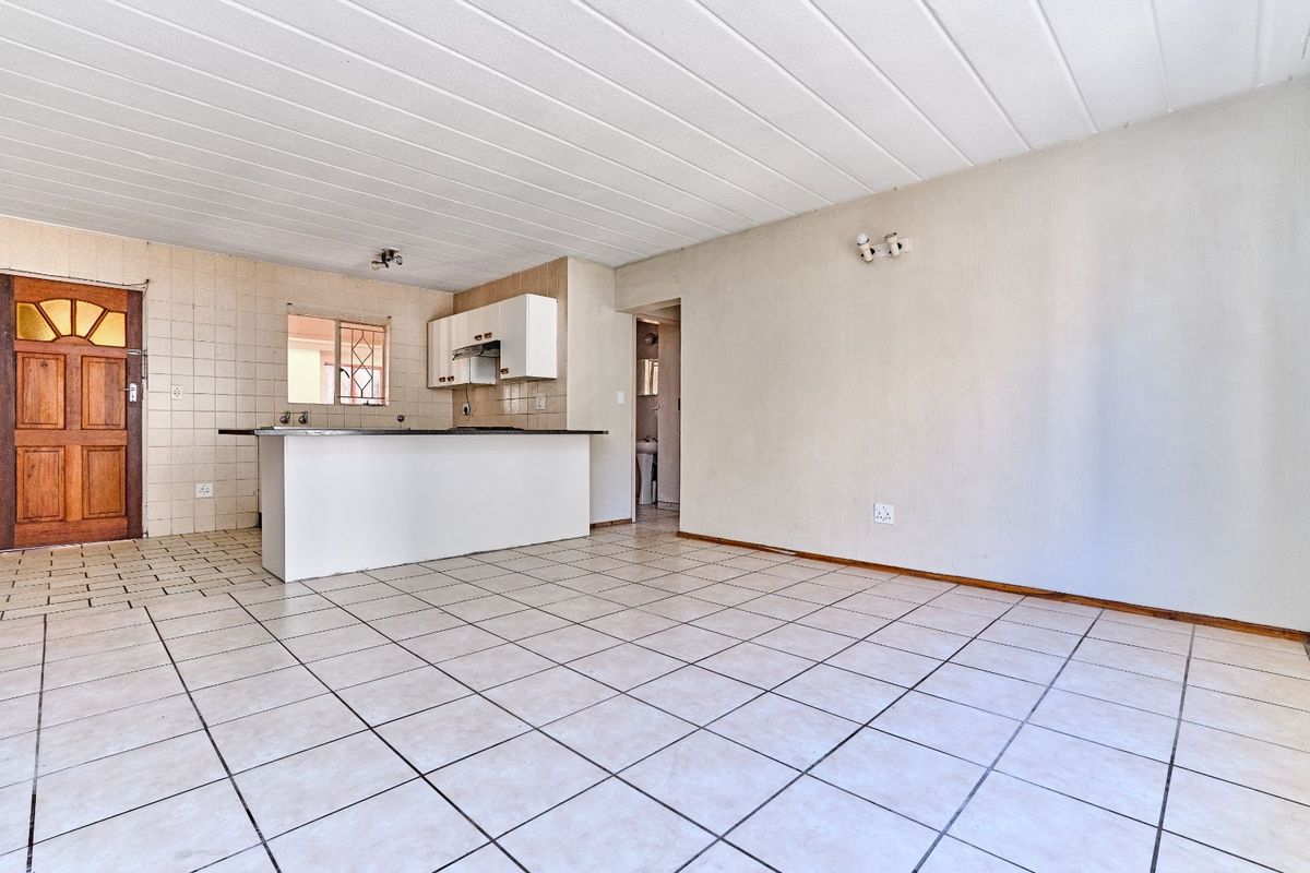 Apartment For Sale in Helderkruin - Photo 5