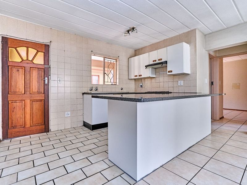 Apartment For Sale in Helderkruin - Photo 4