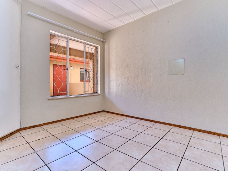 Apartment For Sale in Helderkruin - Photo 8