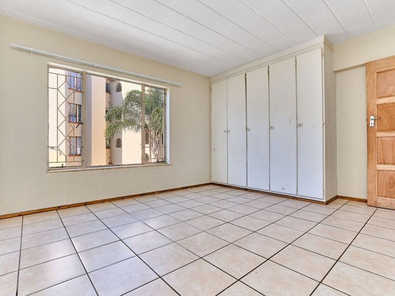 Apartment For Sale in Helderkruin - Photo 7