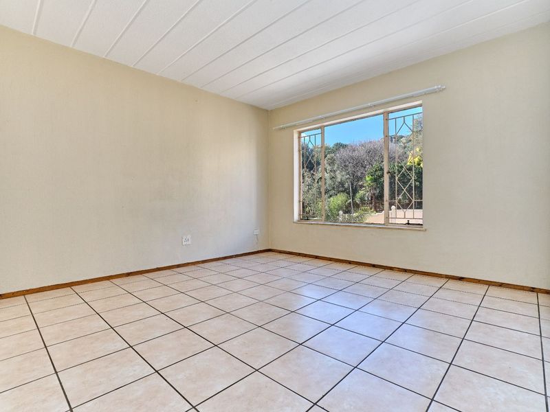 Apartment For Sale in Helderkruin - Photo 6