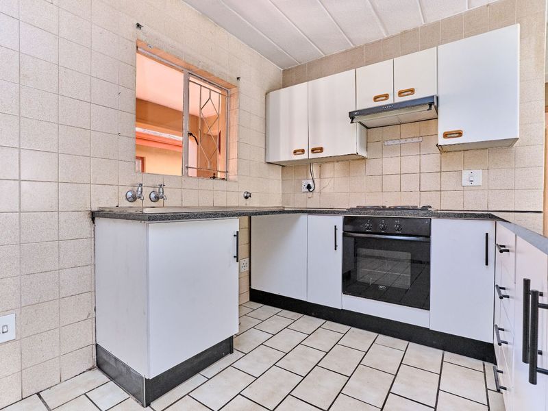 Apartment For Sale in Helderkruin - Photo 3