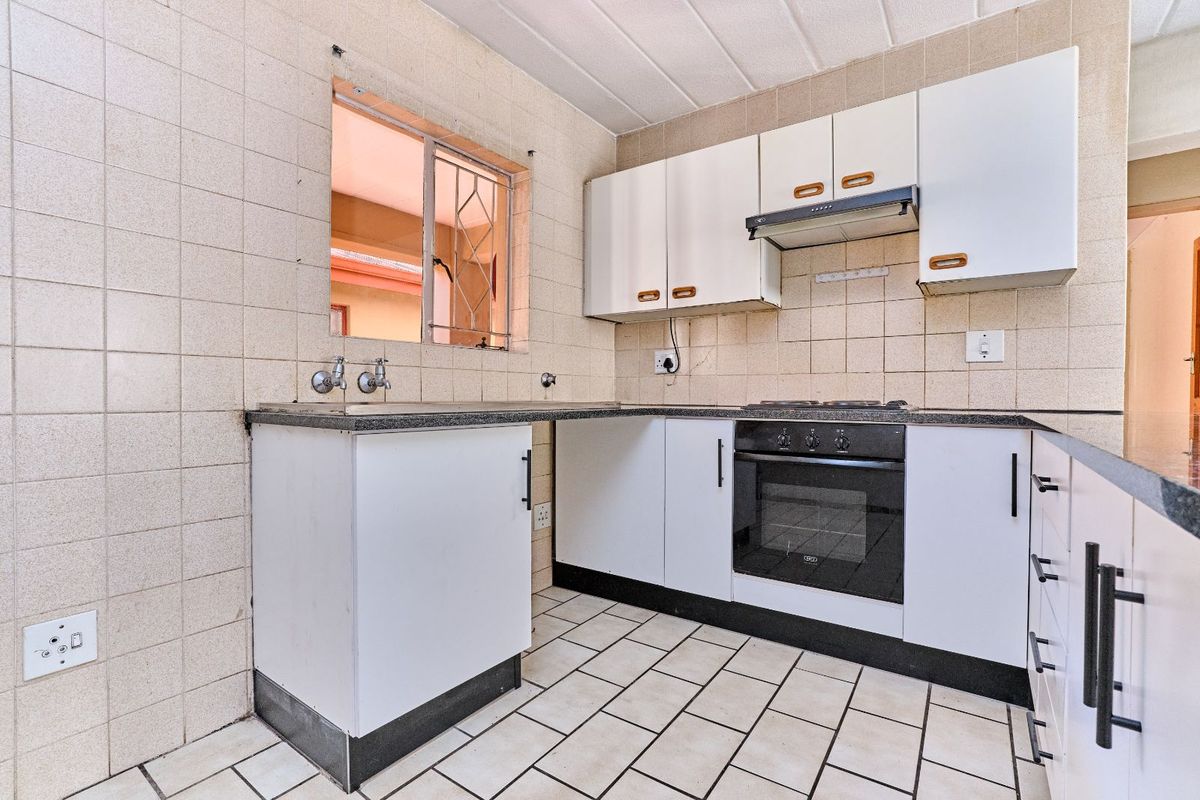 Apartment For Sale in Helderkruin - Photo 3