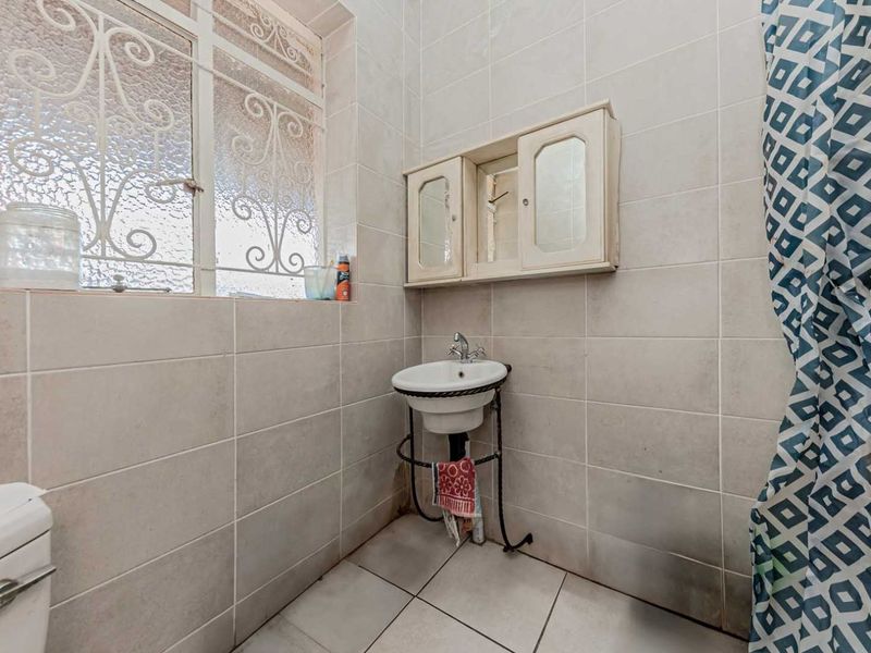 Retail For Sale in Georginia - Photo 9