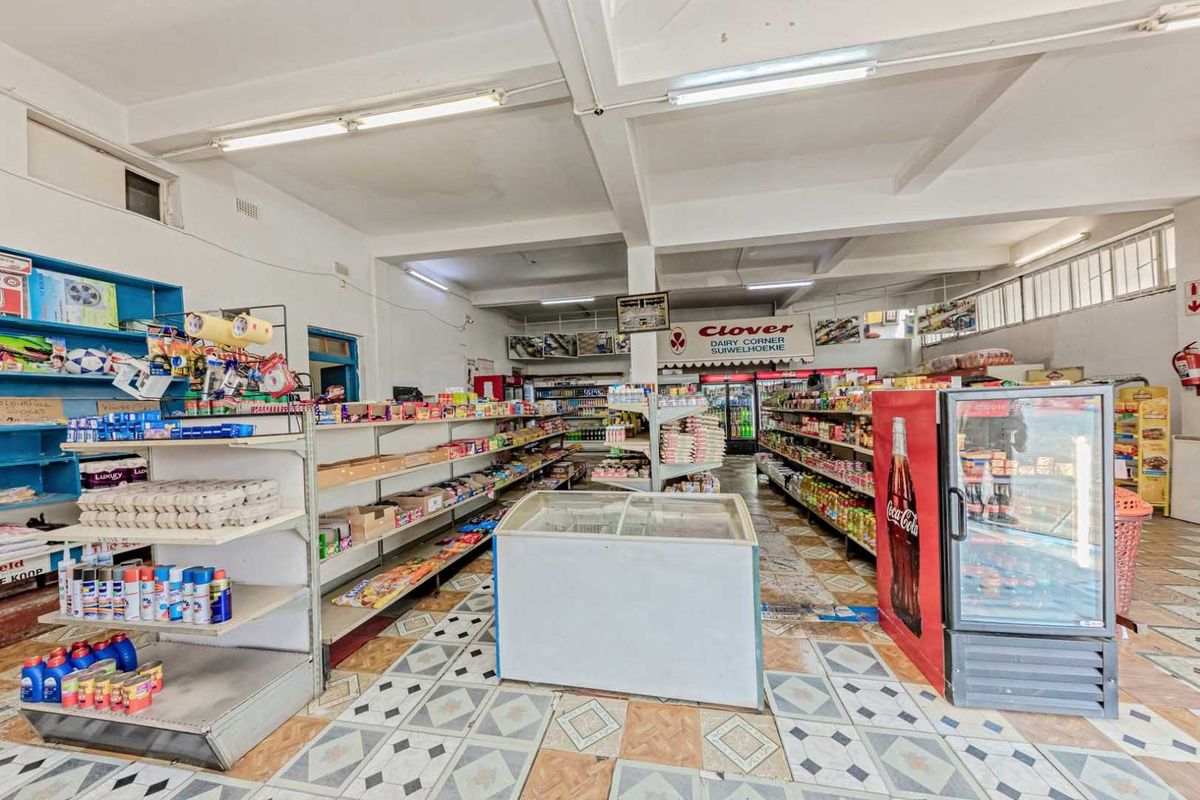 Retail For Sale in Georginia - Photo 4