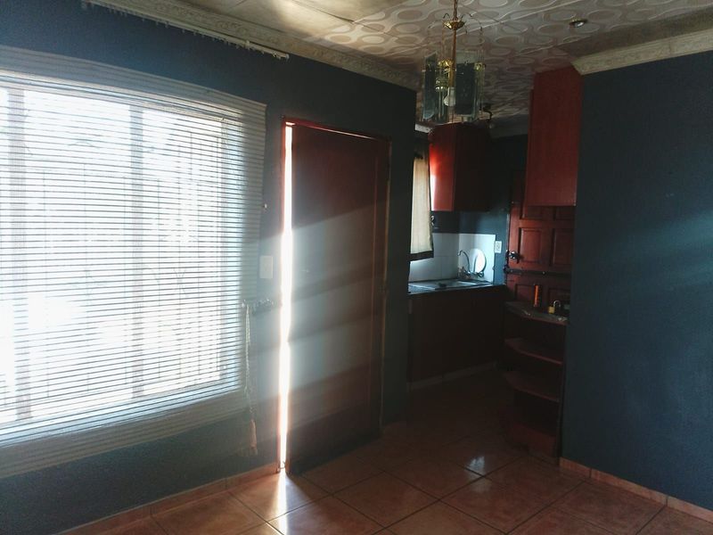 House For Sale in Mabopane Central - Photo 2