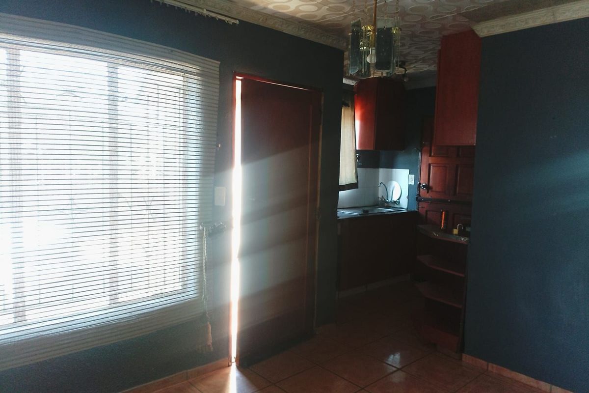 House For Sale in Mabopane Central - Photo 2