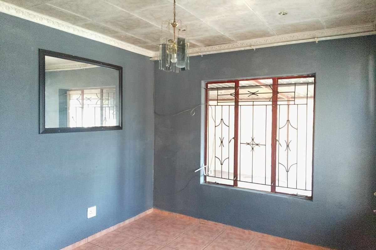 House For Sale in Mabopane Central - Photo 4