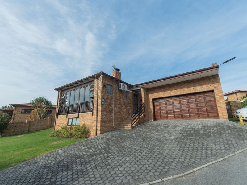 Townhouse For Sale in Glenroy Park - Photo 3