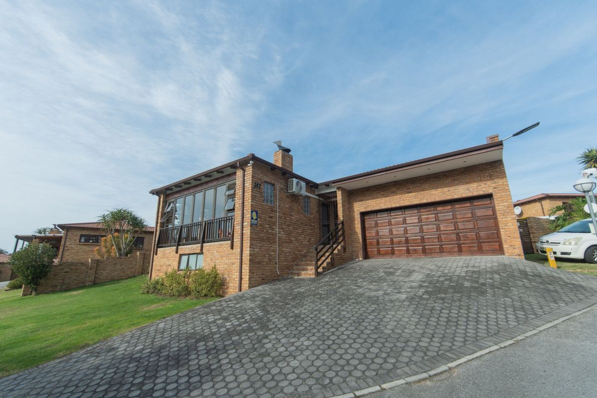 Townhouse For Sale in Glenroy Park - Photo 3