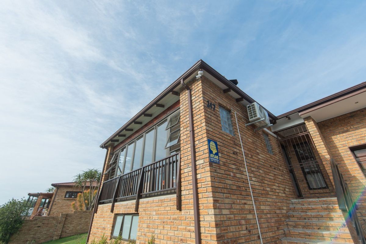 Townhouse For Sale in Glenroy Park - Photo 4