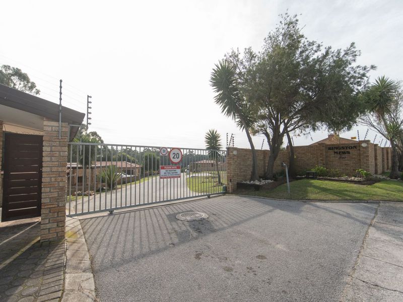 Townhouse For Sale in Glenroy Park - Photo 5