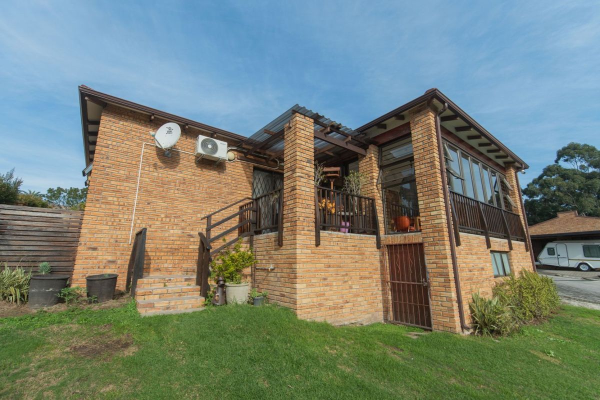 Townhouse For Sale in Glenroy Park - Photo 2