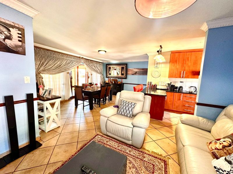 Townhouse For Sale in Heatherview - Photo 6