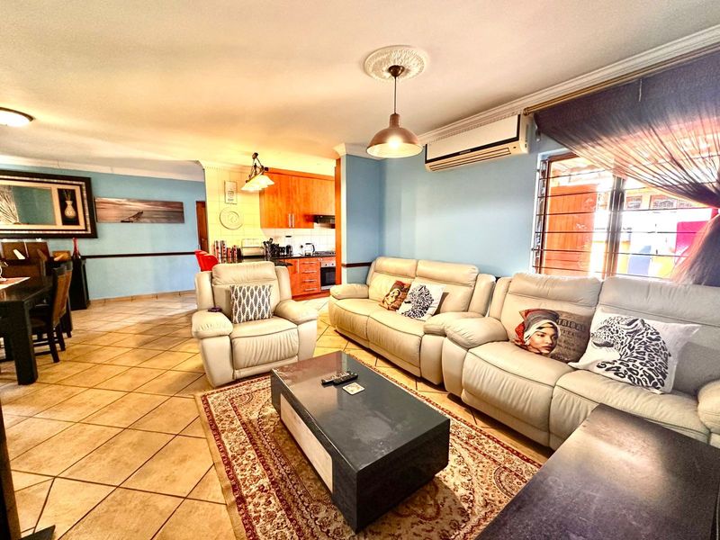 Townhouse For Sale in Heatherview - Photo 3