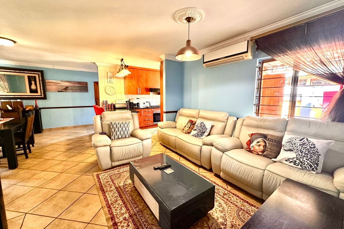 Townhouse For Sale in Heatherview - Photo 3