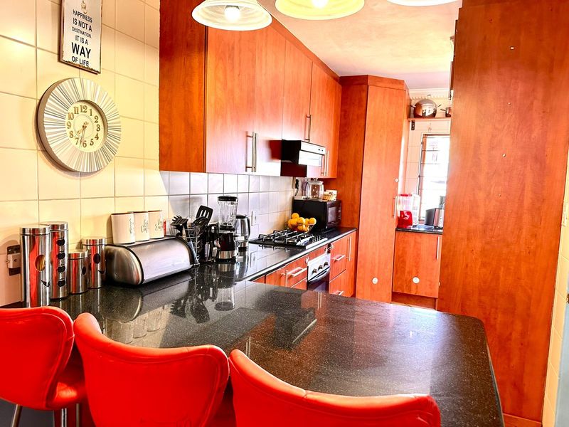 Townhouse For Sale in Heatherview - Photo 10