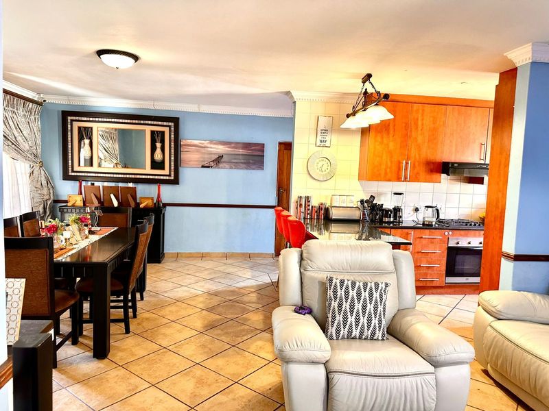 Townhouse For Sale in Heatherview - Photo 2