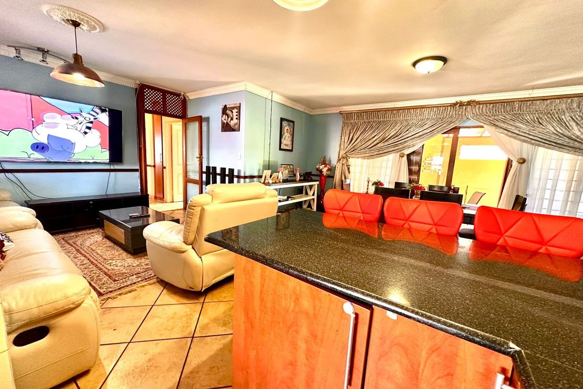 Townhouse For Sale in Heatherview - Photo 5