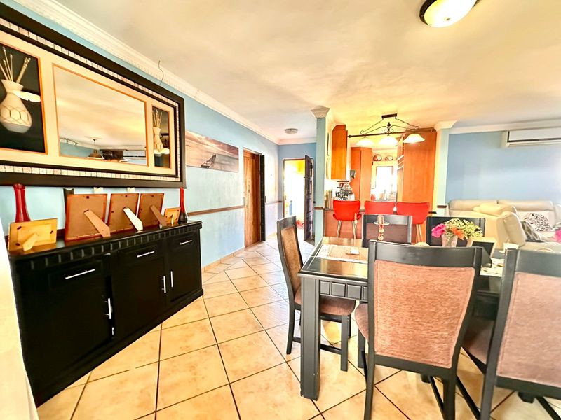 Townhouse For Sale in Heatherview - Photo 4