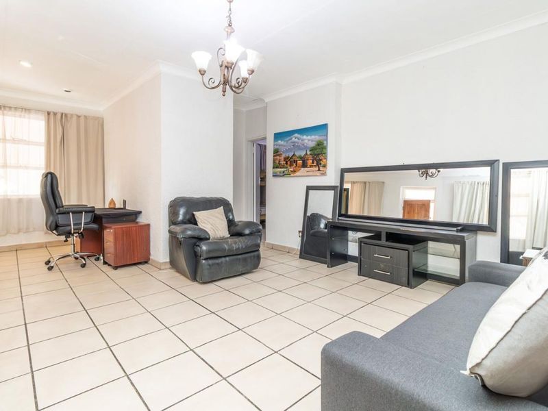 Apartment For Sale in Albertville - Photo 3