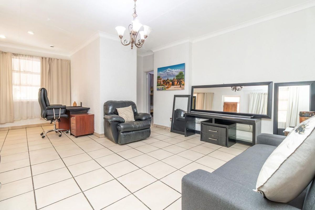 Apartment For Sale in Albertville - Photo 3