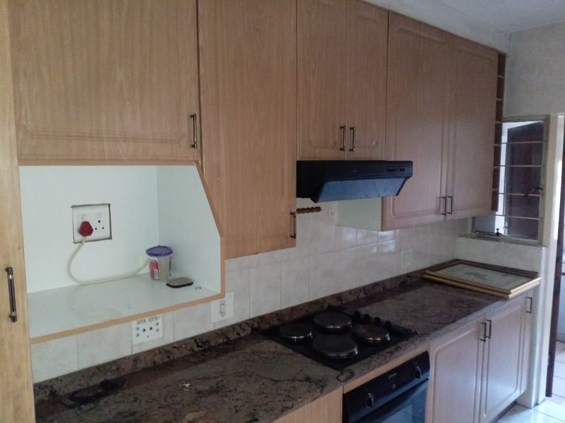 Townhouse For Sale in Windsor East - Photo 8