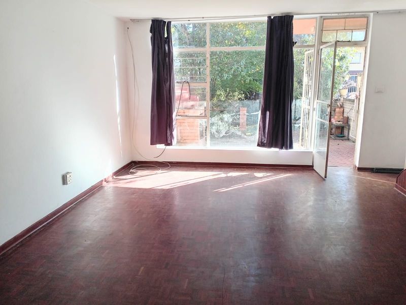 Townhouse For Sale in Windsor East - Photo 2