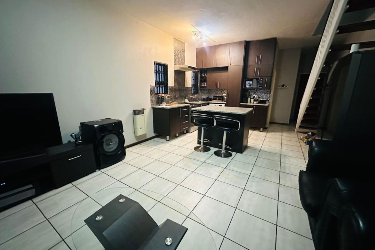 Apartment For Sale in Terra Nova - Photo 2