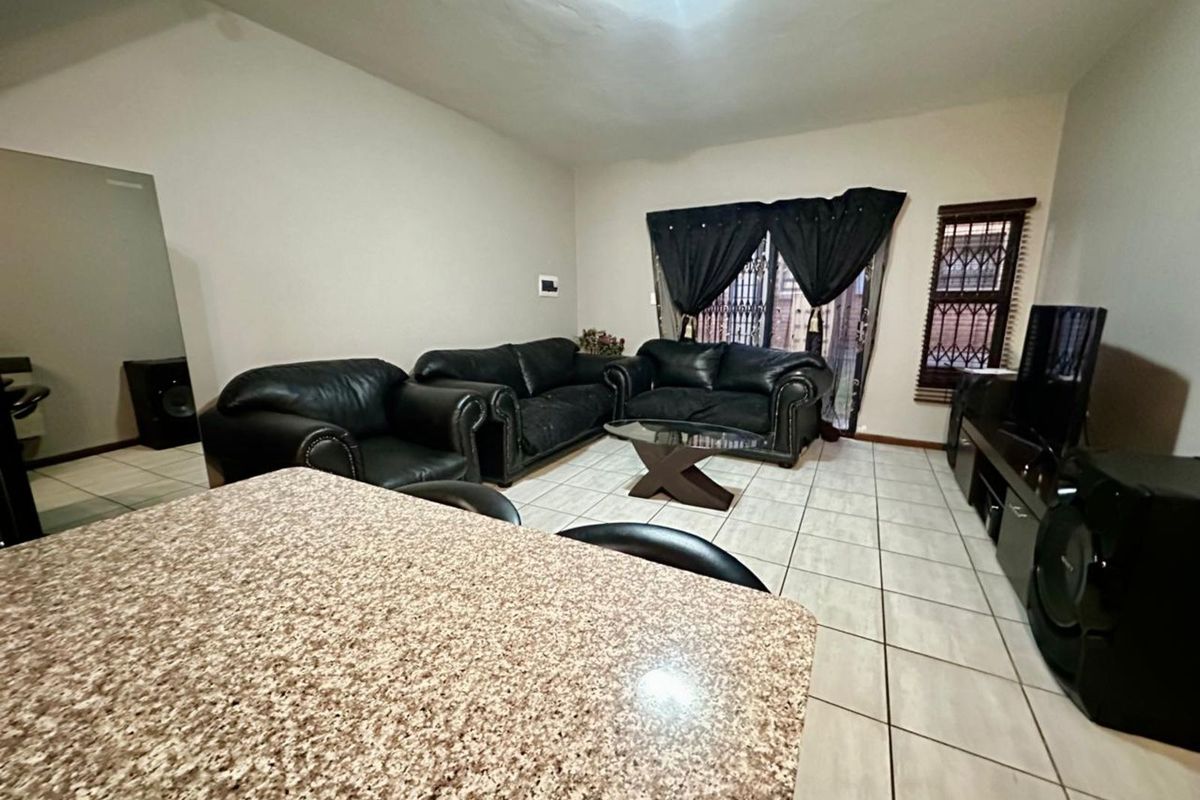 Apartment For Sale in Terra Nova - Photo 4