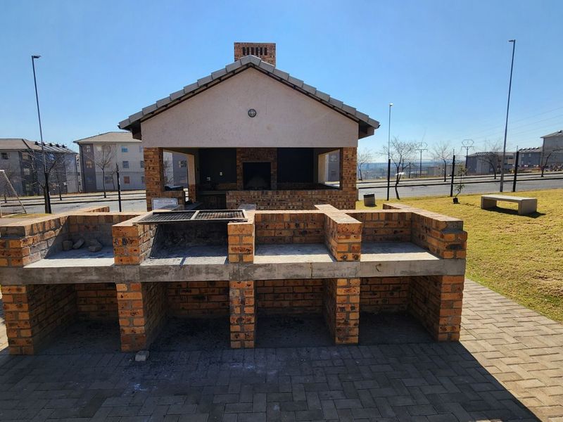 Apartment For Sale in Riverside View Ext 30 - Photo 4