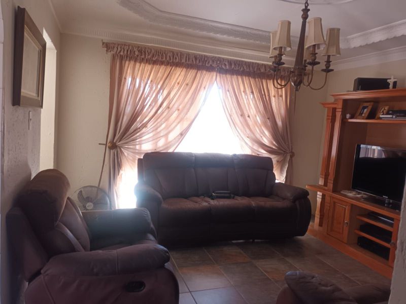 House For Sale in Mabopane Central - Photo 6