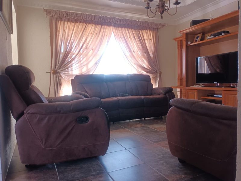 House For Sale in Mabopane Central - Photo 8
