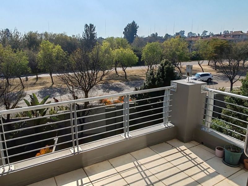 Apartment For Sale in Sunninghill - Photo 7