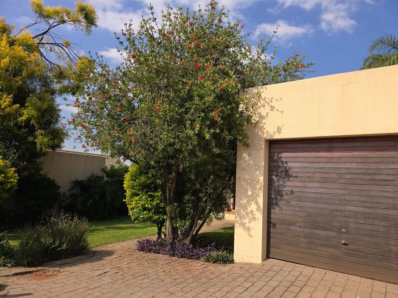 House For Sale in Zwartkop - Photo 2