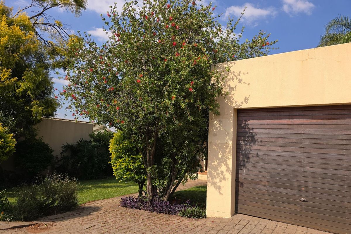 House For Sale in Zwartkop - Photo 2