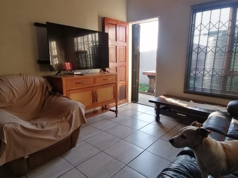 Townhouse For Sale in Terra Nova - Photo 6