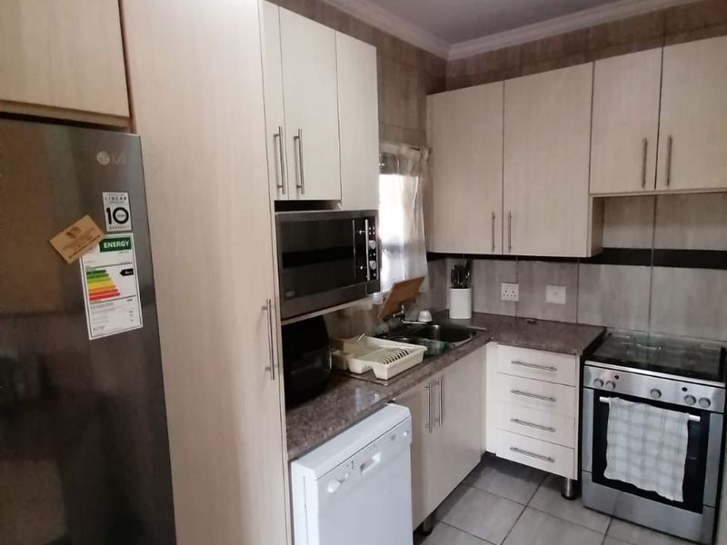 Townhouse For Sale in Terra Nova - Photo 2